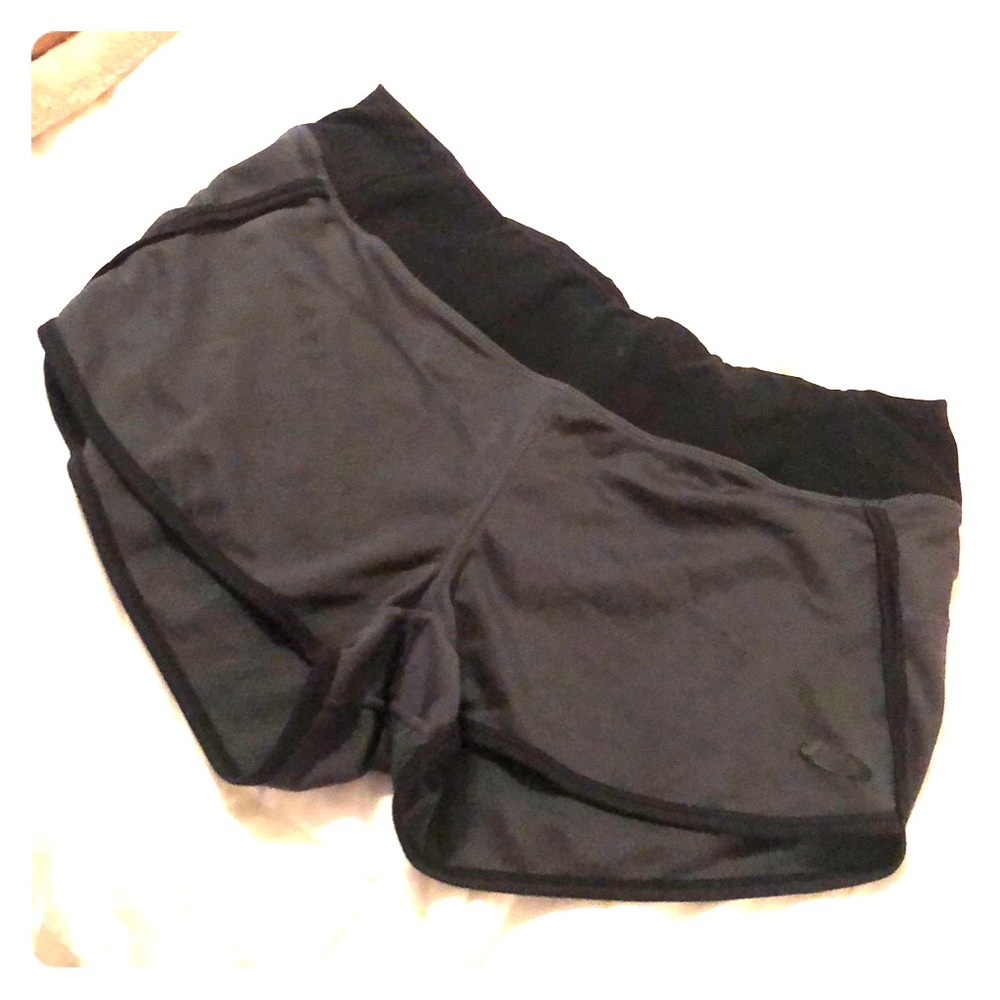 WOMENS ATHLETIC SHORTS •